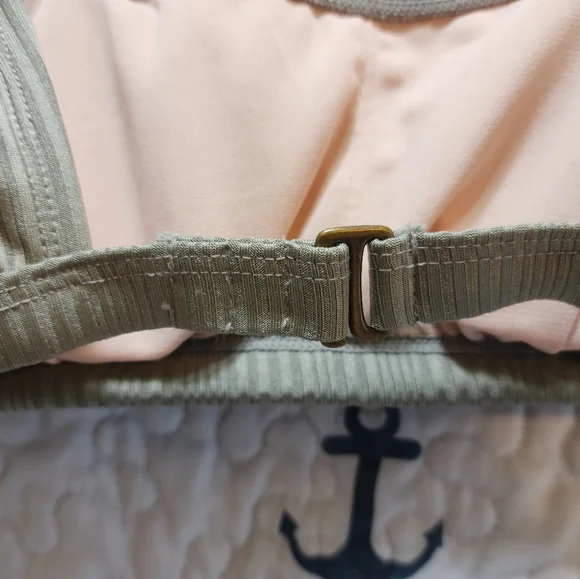 NWT Bikini Bathing Suit Top Size S - Picture 2 of 5